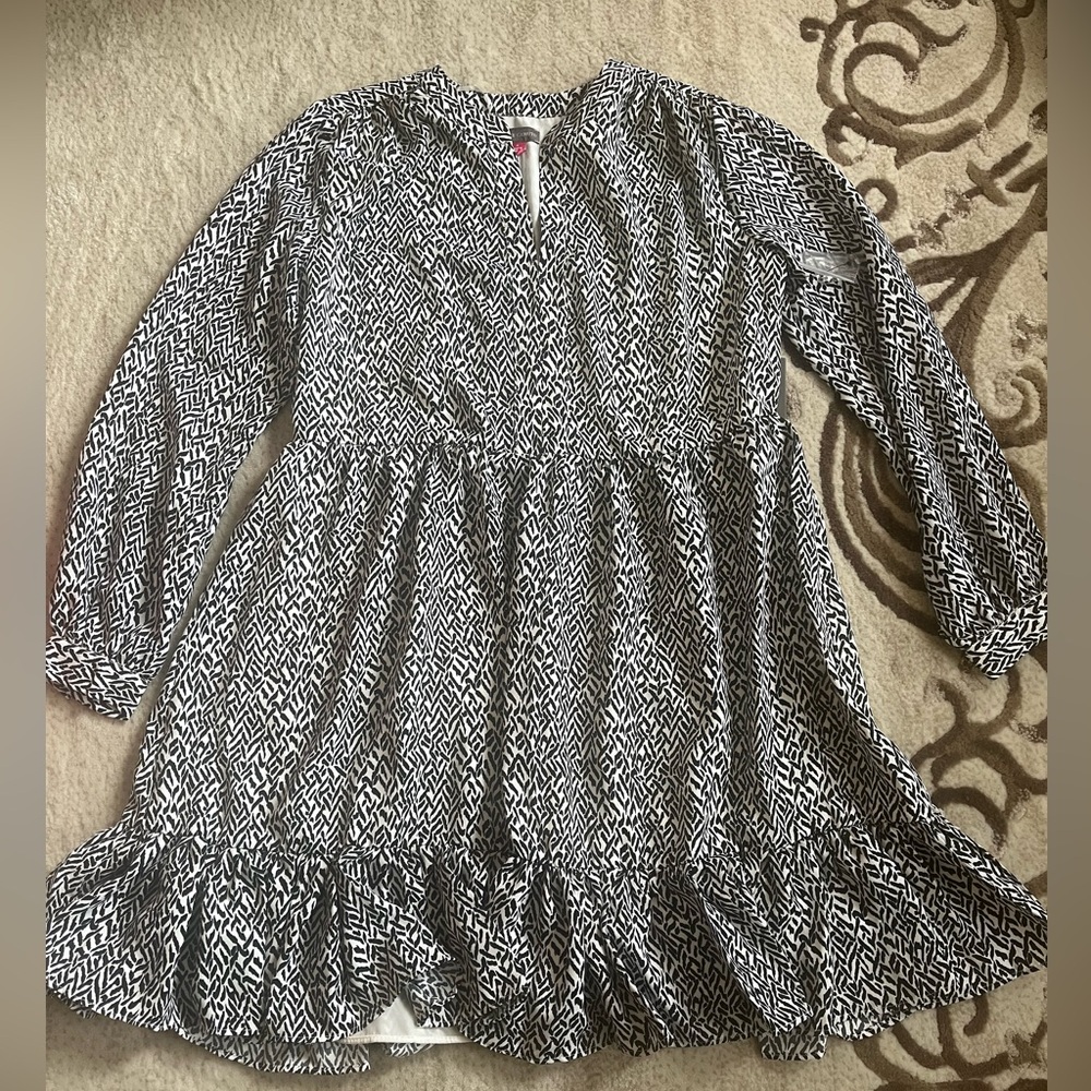 Long Sleeve Printed short dress with frill
